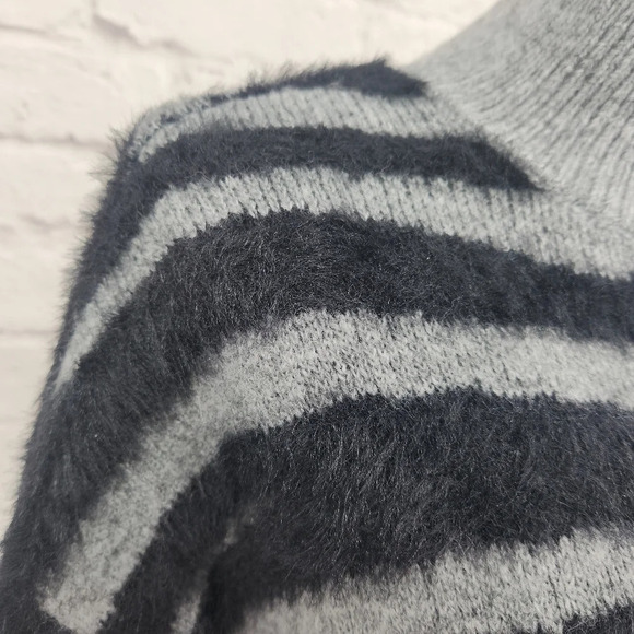 TWINE AND STRING Zebra Print Fuzzy Sweater GREY AND BLACK Oversized Medium - Picture 4 of 12